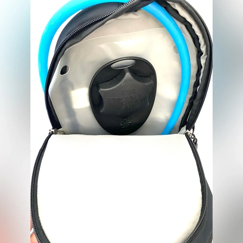 North Face UNISEX Black Flight DayPack/Backpack/Hydration Pack